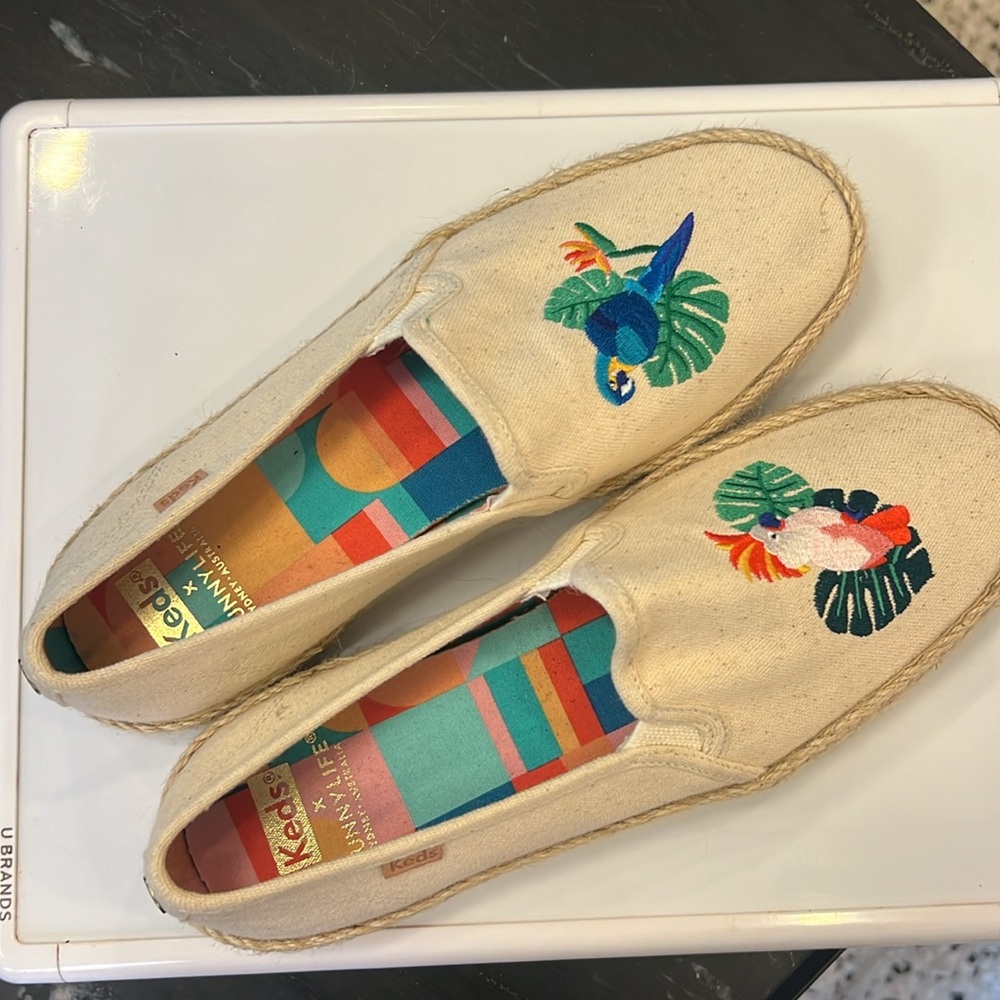 Adorable and stylish slip-ons from Keds Sunnylife - colorful parrot embroidery!